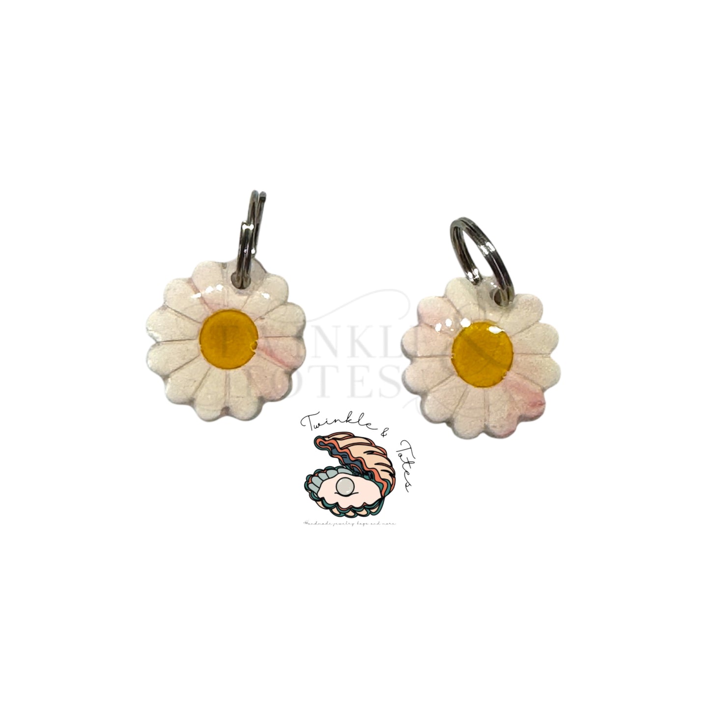 Simple Daisy Charm